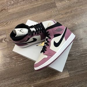 Air Jordan womens 8.5 mid tops